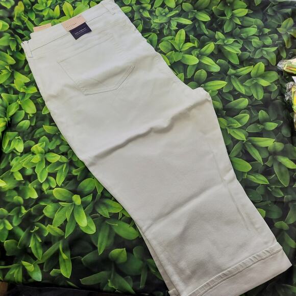 NWT NYDJ Plus Marilyn Cuffed Crop Jeans sz 26W Optic White LiftxTuck Technology - Picture 9 of 16
